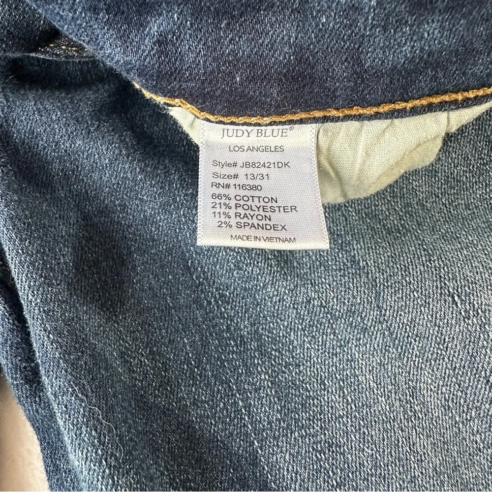 Judy Blue Distressed Straight Jeans Medium Wash Womens Size 13/31 - Picture 6 of 11